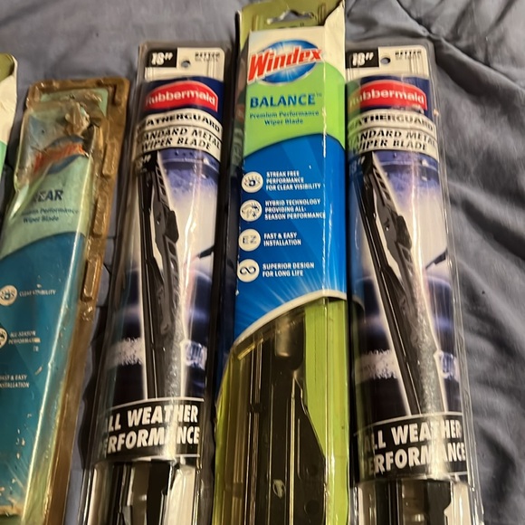 SIX PACKAGES OF NEW WINDSHIELD WIPERS ! - Picture 6 of 15